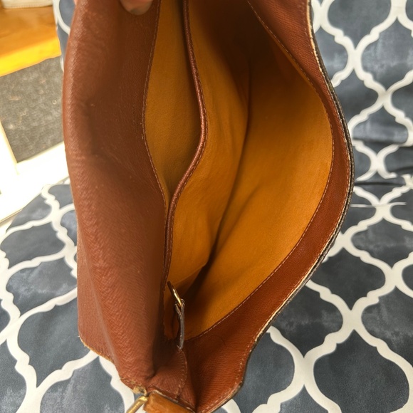 Authentic Louis Vuitton GM salsa body only.Will include a leather non LV strap - Picture 4 of 6